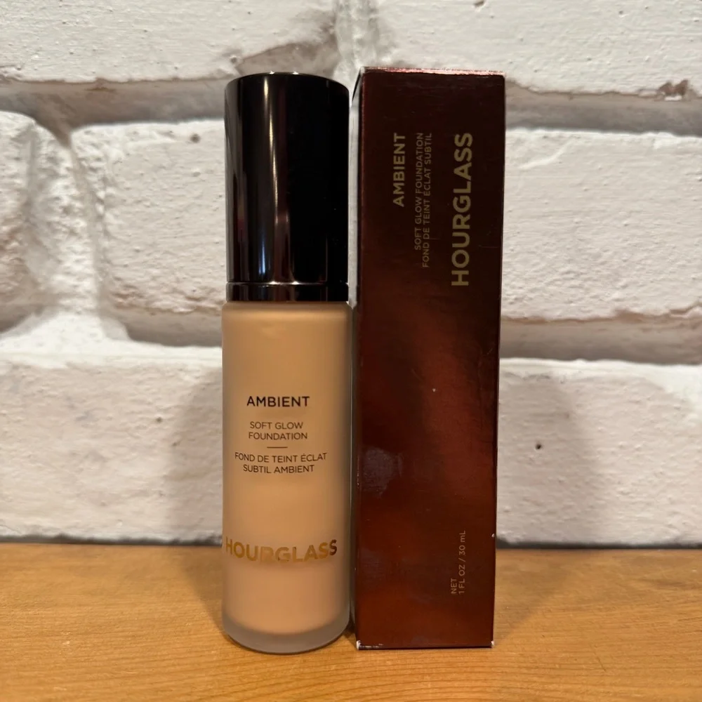 Hourglass Ambient Soft Glow Foundation - Shade 5